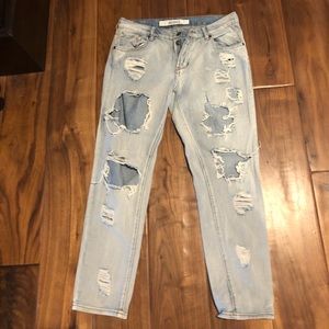 BRADY MELVILLE RIPPED BOYFRIEND JEANS